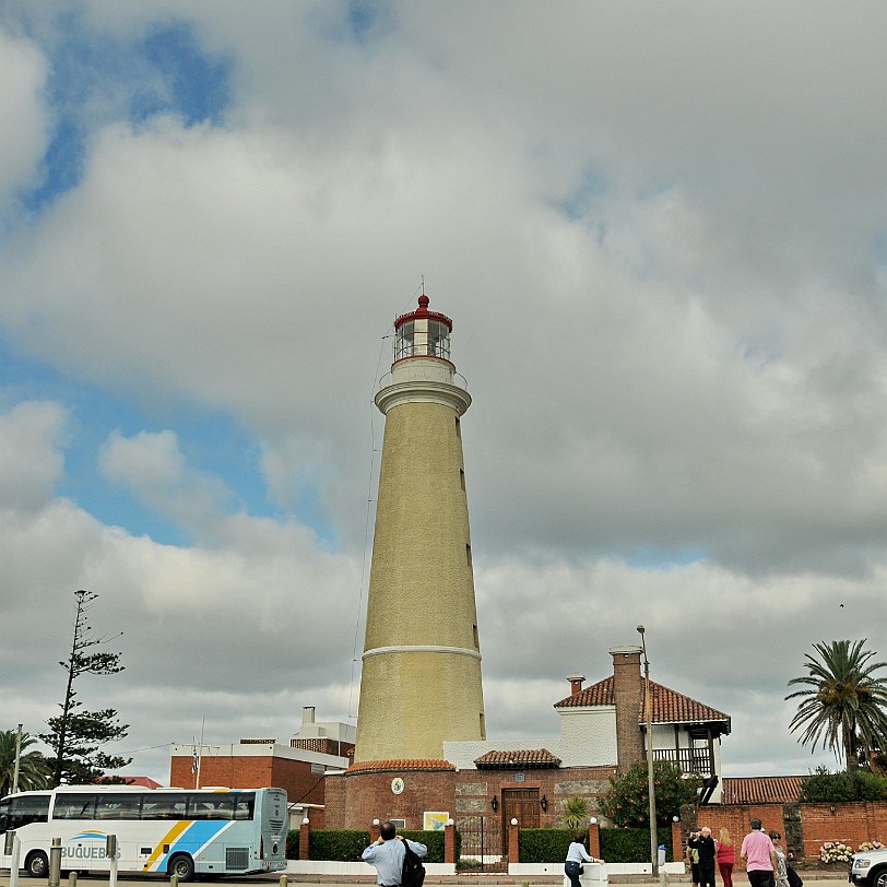 DSC_8859 Uruguay, Punta del Este Markante Bauwerke in der Stadt sind zudem der auf der Halbinsel gelegene, 1860 durch TomÃ¡s Libarena erbaute 45 m hohe Leuchtturm, sowie...